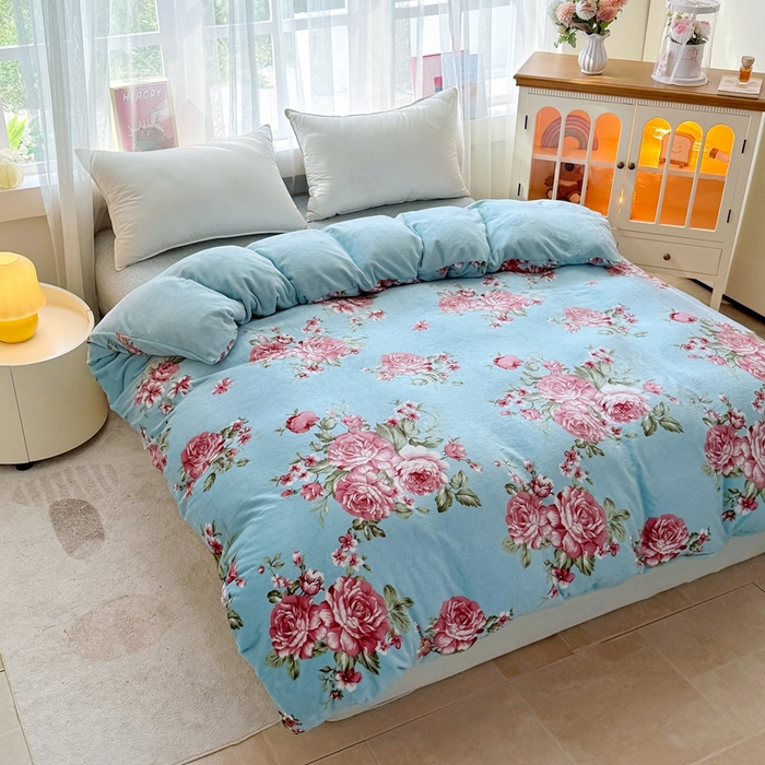 91家纺网 家纺一手货源 找家纺 铠畅 2025新款牛奶绒碎花床单床盖四件套 花妖系列云裳-清风约定