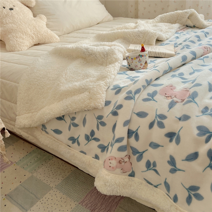 91家纺网 家纺一手货源 找家纺 葡萄家 2025新款A类ins小清新少女可爱奶油猫咪卡通加厚牛奶绒羊羔绒多功能毛毯毯子 绒毛毯-MT可可兔