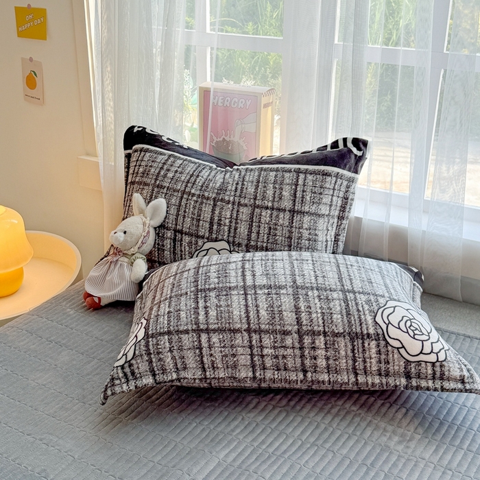 91家纺网 家纺一手货源 找家纺 铠畅 2025新款牛奶绒碎花床单床盖四件套 花妖系列云裳-香风玫瑰