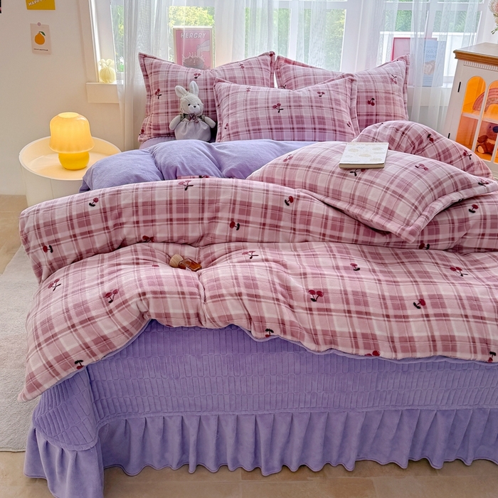 91家纺网 家纺一手货源 找家纺 铠畅 2025新款牛奶绒碎花床单床盖四件套 花妖系列云裳-樱桃