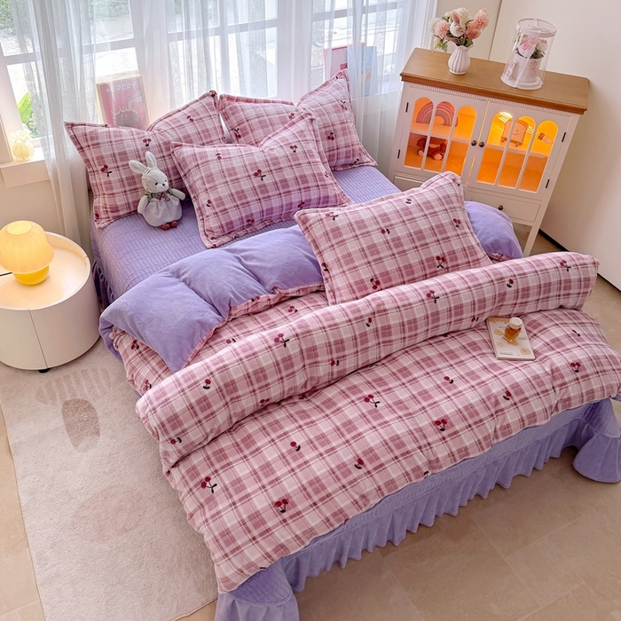 91家纺网 家纺一手货源 找家纺 铠畅 2025新款牛奶绒碎花床单床盖四件套 花妖系列云裳-樱桃