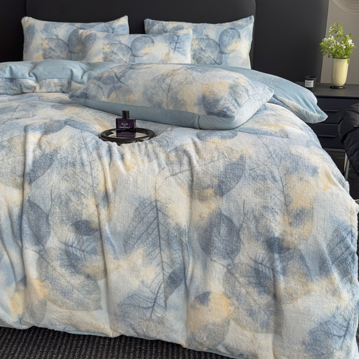 91家纺网 家纺一手货源 找家纺 家之硕家纺 2025新款高克重兔毛绒轻奢风床单床笠四件套系列 香叶蓝