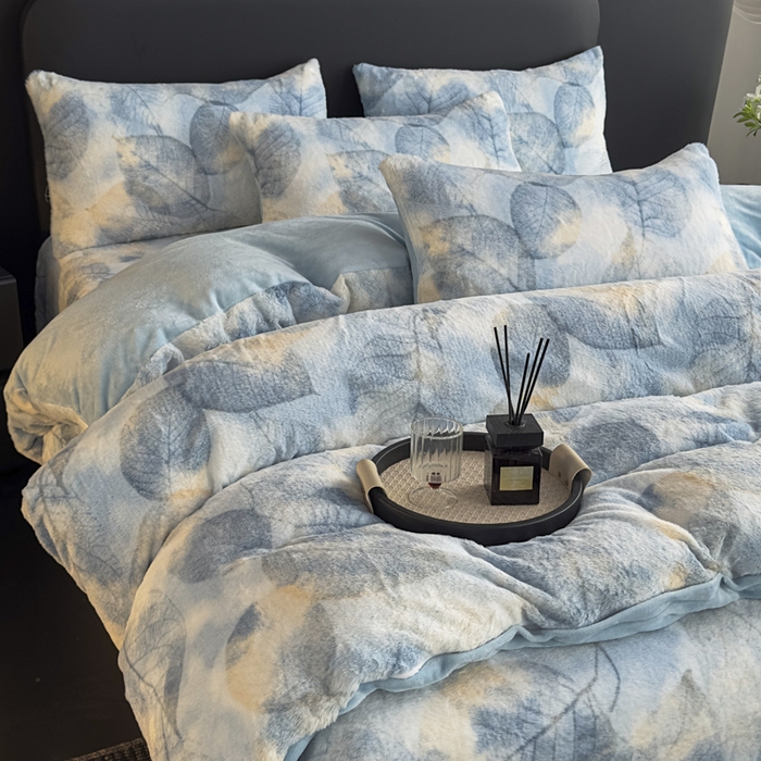 91家纺网 家纺一手货源 找家纺 家之硕家纺 2025新款高克重兔毛绒轻奢风床单床笠四件套系列 香叶蓝