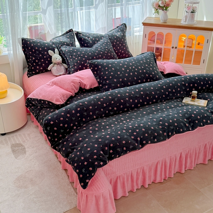 91家纺网 家纺一手货源 找家纺 铠畅 2025新款牛奶绒碎花床单床盖四件套 花妖系列云裳-紫薇花开