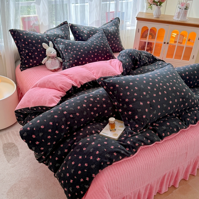 91家纺网 家纺一手货源 找家纺 铠畅 2025新款牛奶绒碎花床单床盖四件套 花妖系列云裳-紫薇花开