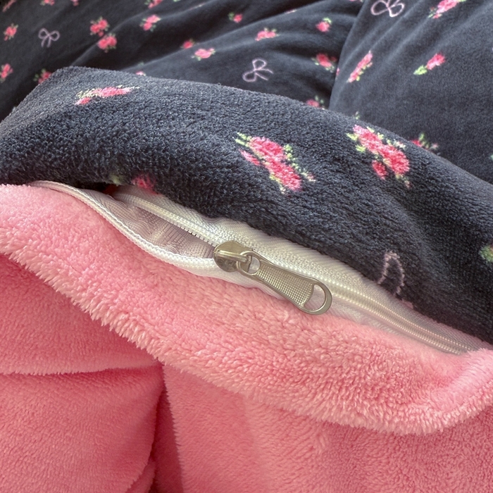 91家纺网 家纺一手货源 找家纺 铠畅 2025新款牛奶绒碎花床单床盖四件套 花妖系列云裳-紫薇花开