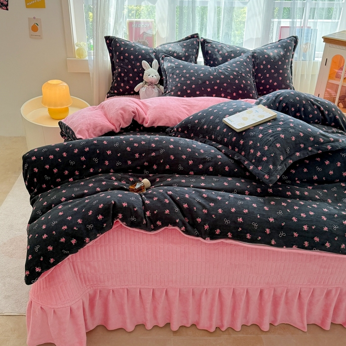 91家纺网 家纺一手货源 找家纺 铠畅 2025新款牛奶绒碎花床单床盖四件套 花妖系列云裳-紫薇花开