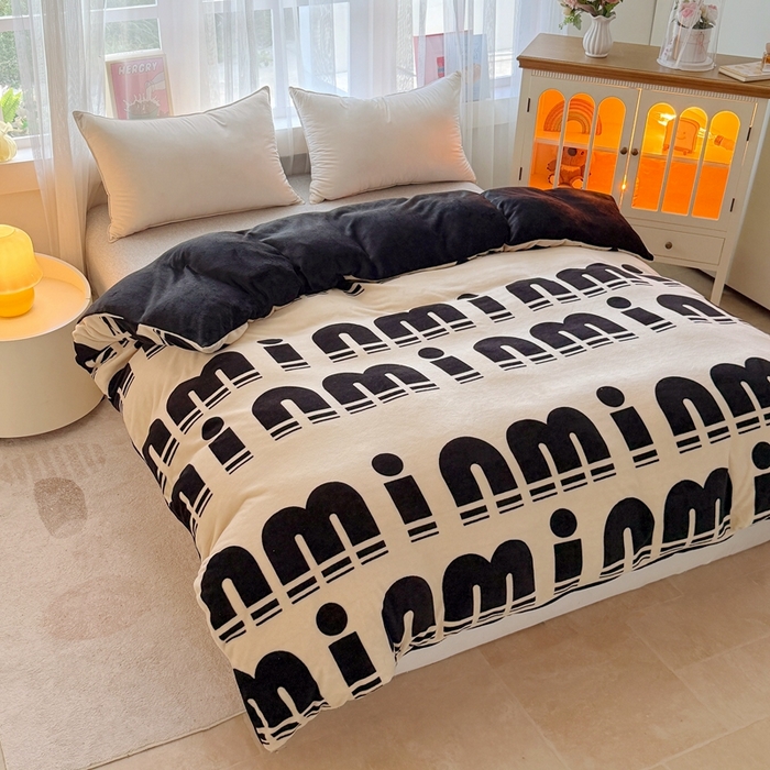 91家纺网 家纺一手货源 找家纺 铠畅 2025新款牛奶绒碎花床单床盖四件套 花妖系列云裳-字母im