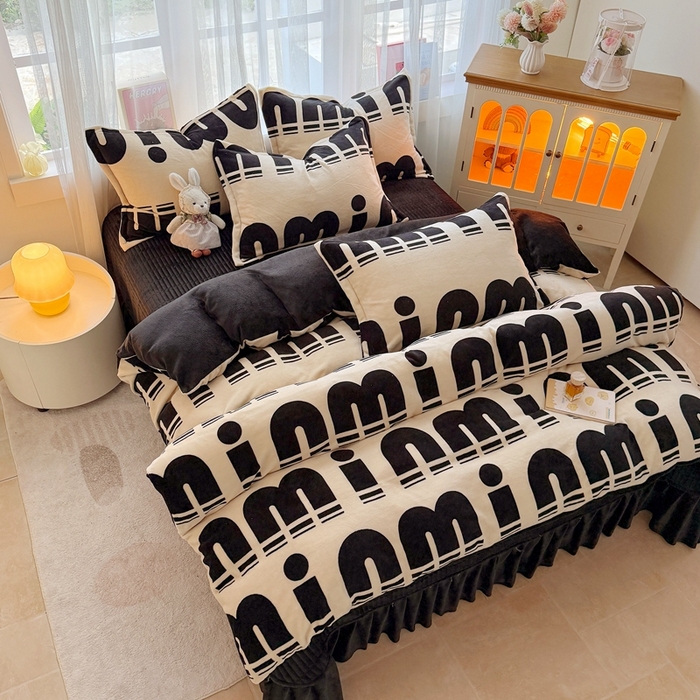 91家纺网 家纺一手货源 找家纺 铠畅 2025新款牛奶绒碎花床单床盖四件套 花妖系列云裳-字母im