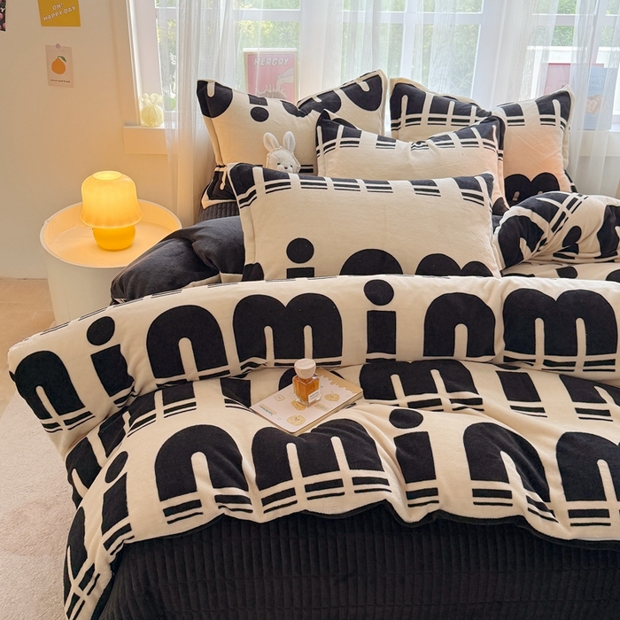 91家纺网 家纺一手货源 找家纺 铠畅 2025新款牛奶绒碎花床单床盖四件套 花妖系列云裳-字母im