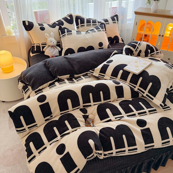 91家纺网 家纺一手货源 找家纺 铠畅 2025新款牛奶绒碎花床单床盖四件套 花妖系列云裳-字母im