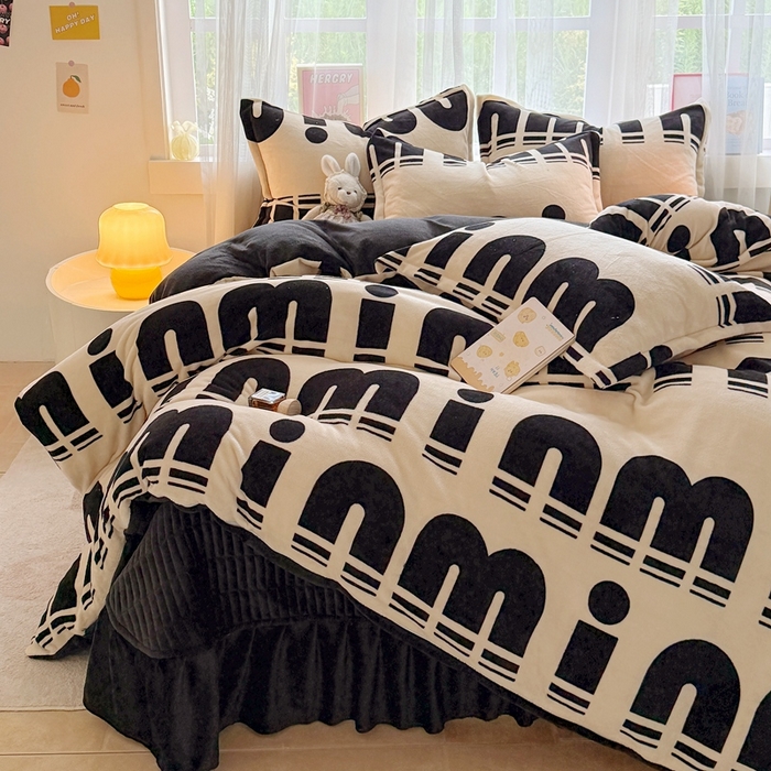 91家纺网 家纺一手货源 找家纺 铠畅 2025新款牛奶绒碎花床单床盖四件套 花妖系列云裳-字母im