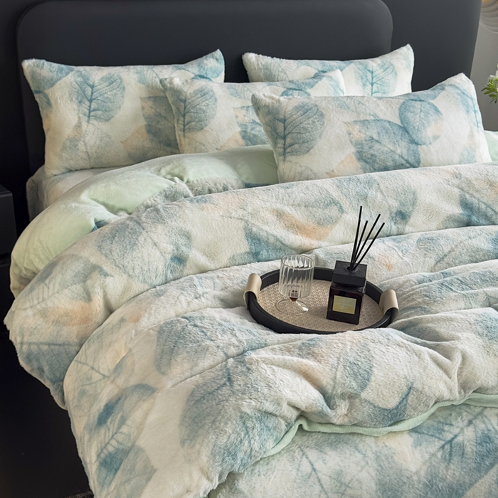 91家纺网 家纺一手货源 找家纺 家之硕家纺 2025新款高克重兔毛绒轻奢风床单床笠四件套系列 香叶绿