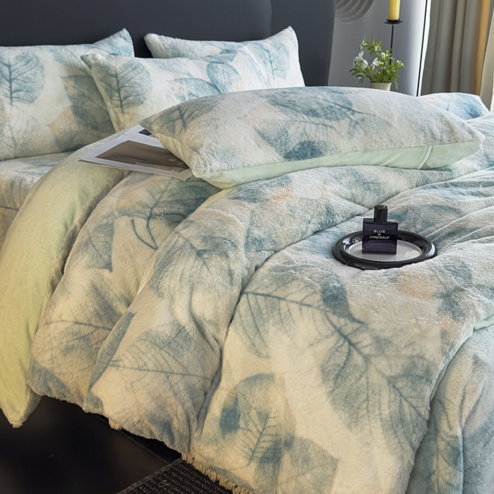 91家纺网 家纺一手货源 找家纺 家之硕家纺 2025新款高克重兔毛绒轻奢风床单床笠四件套系列 香叶绿