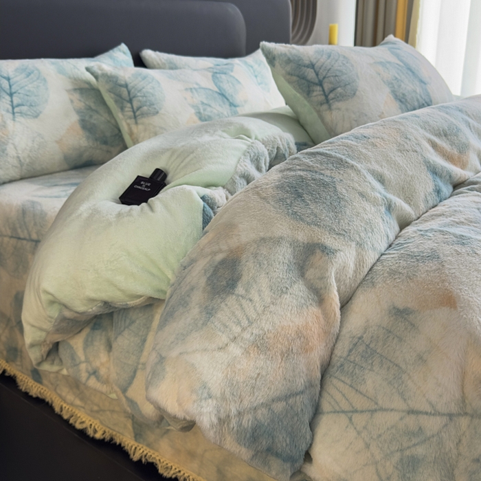 91家纺网 家纺一手货源 找家纺 家之硕家纺 2025新款高克重兔毛绒轻奢风床单床笠四件套系列 香叶绿