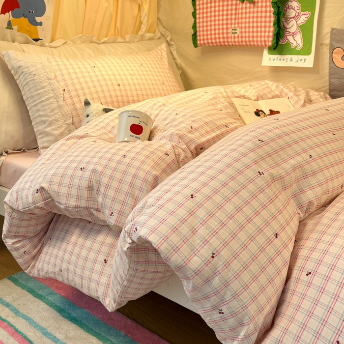 91家纺网 家纺一手货源 找家纺 澜妃 2025新款糯叽叽水洗棉全棉蕾丝花边宿舍床上下铺三件套-艾意系列 艾意-樱桃计划