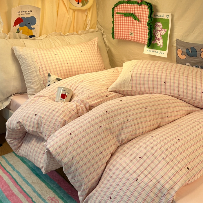 91家纺网 家纺一手货源 找家纺 澜妃 2025新款糯叽叽水洗棉全棉蕾丝花边宿舍床上下铺三件套-艾意系列 艾意-樱桃计划