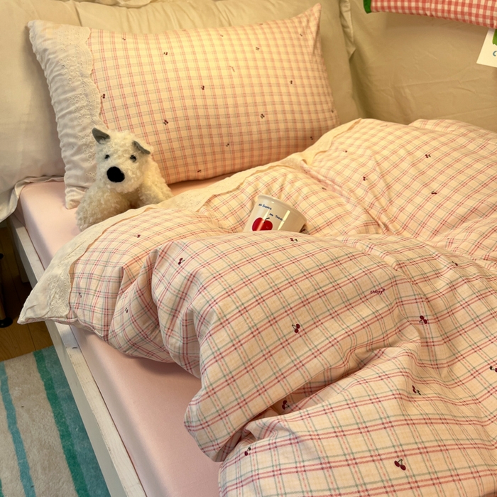 91家纺网 家纺一手货源 找家纺 澜妃 2025新款糯叽叽水洗棉全棉蕾丝花边宿舍床上下铺三件套-艾意系列 艾意-樱桃计划