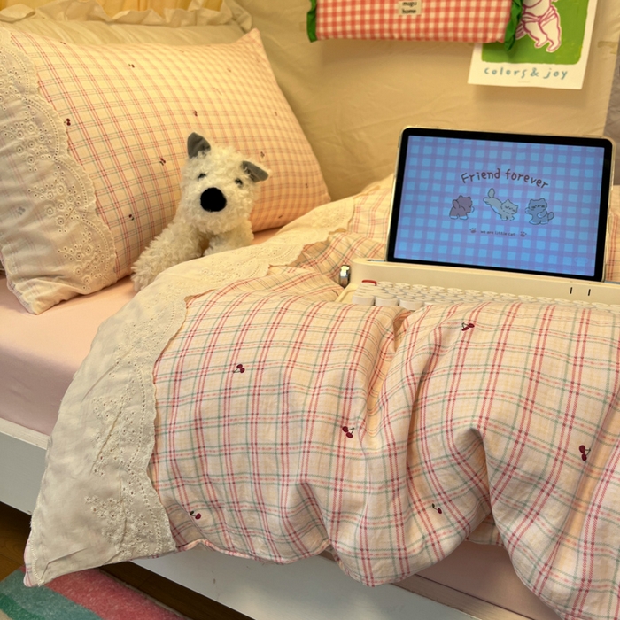 91家纺网 家纺一手货源 找家纺 澜妃 2025新款糯叽叽水洗棉全棉蕾丝花边宿舍床上下铺三件套-艾意系列 艾意-樱桃计划