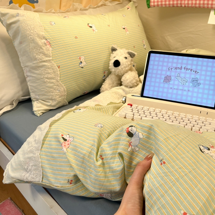 91家纺网 家纺一手货源 找家纺 澜妃 2025新款糯叽叽水洗棉全棉蕾丝花边宿舍床上下铺三件套-艾意系列 艾意-小狗心情