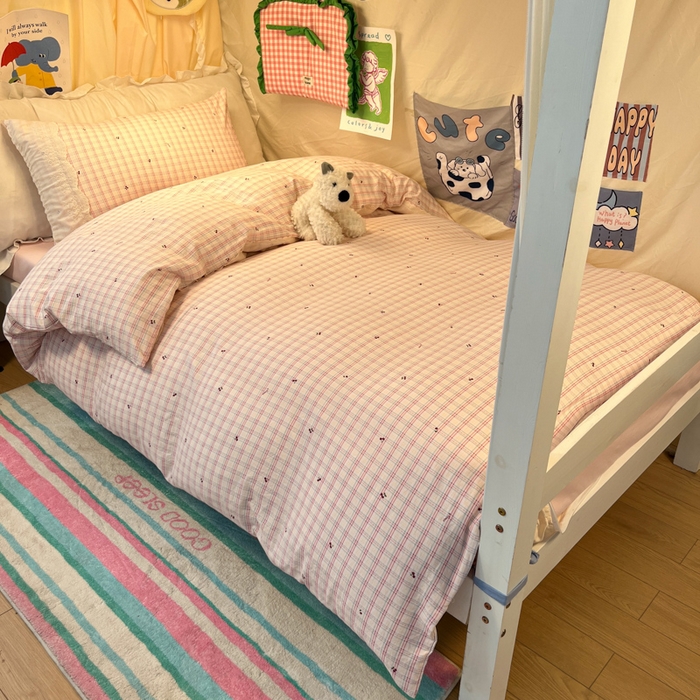 91家纺网 家纺一手货源 找家纺 澜妃 2025新款糯叽叽水洗棉全棉蕾丝花边宿舍床上下铺三件套-艾意系列 艾意-樱桃计划