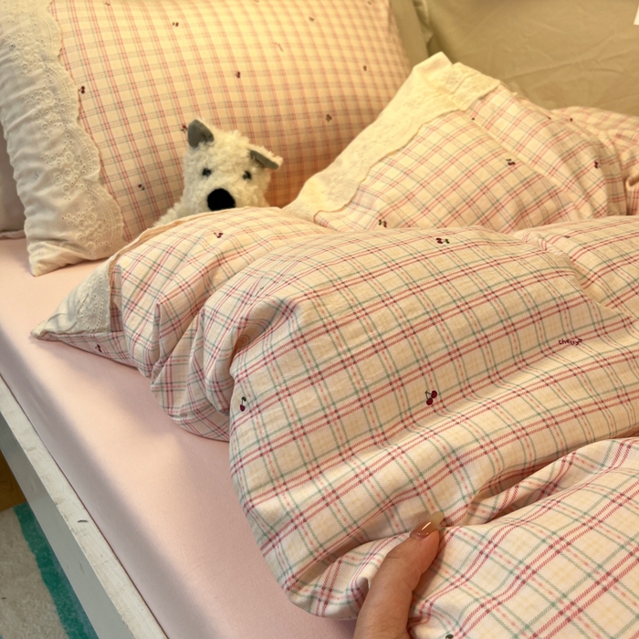 91家纺网 家纺一手货源 找家纺 澜妃 2025新款糯叽叽水洗棉全棉蕾丝花边宿舍床上下铺三件套-艾意系列 艾意-樱桃计划