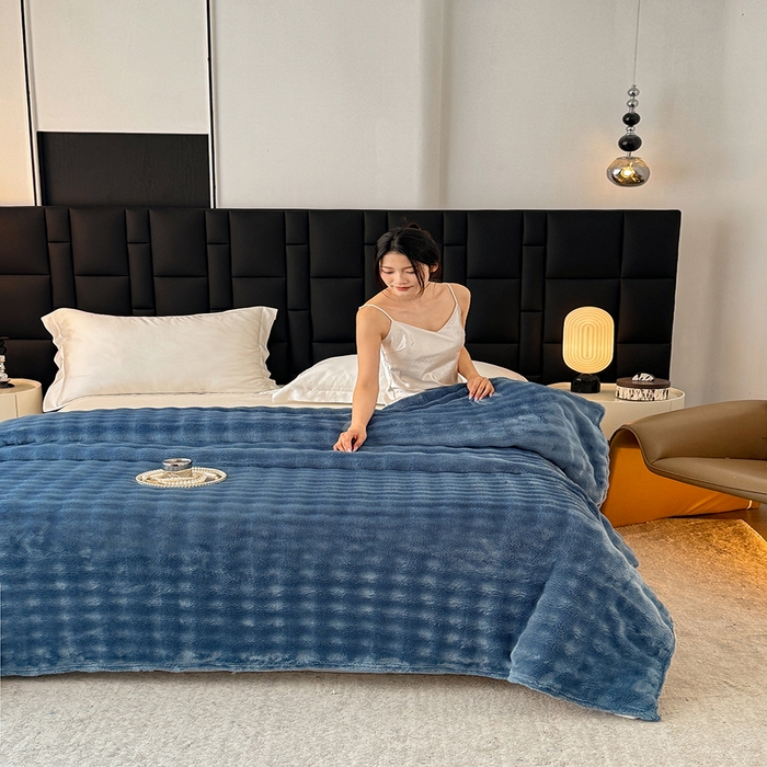91家纺网 家纺一手货源 找家纺 乐窝家纺仓储 2025新款简约纯色泡泡毛毯毯子 泡泡纯色-深蓝
