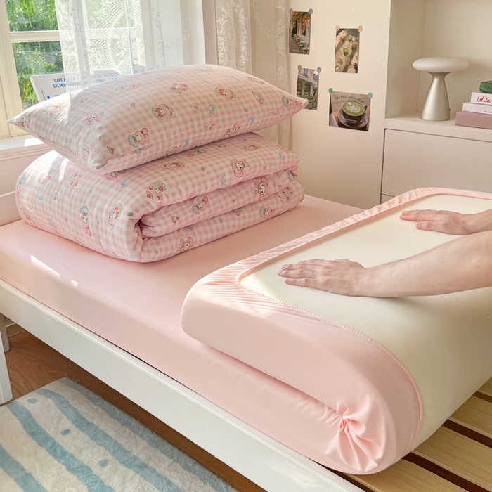 91家纺网 家纺一手货源 找家纺 （总）澜妃 2025新款亲肤舒适糯叽叽水洗棉简单印花小清新系列学生床三四件套