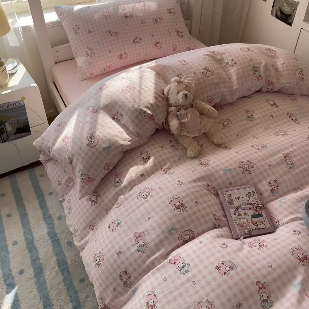 91家纺网 家纺一手货源 找家纺 （总）澜妃 2025新款亲肤舒适糯叽叽水洗棉简单印花小清新系列学生床三四件套