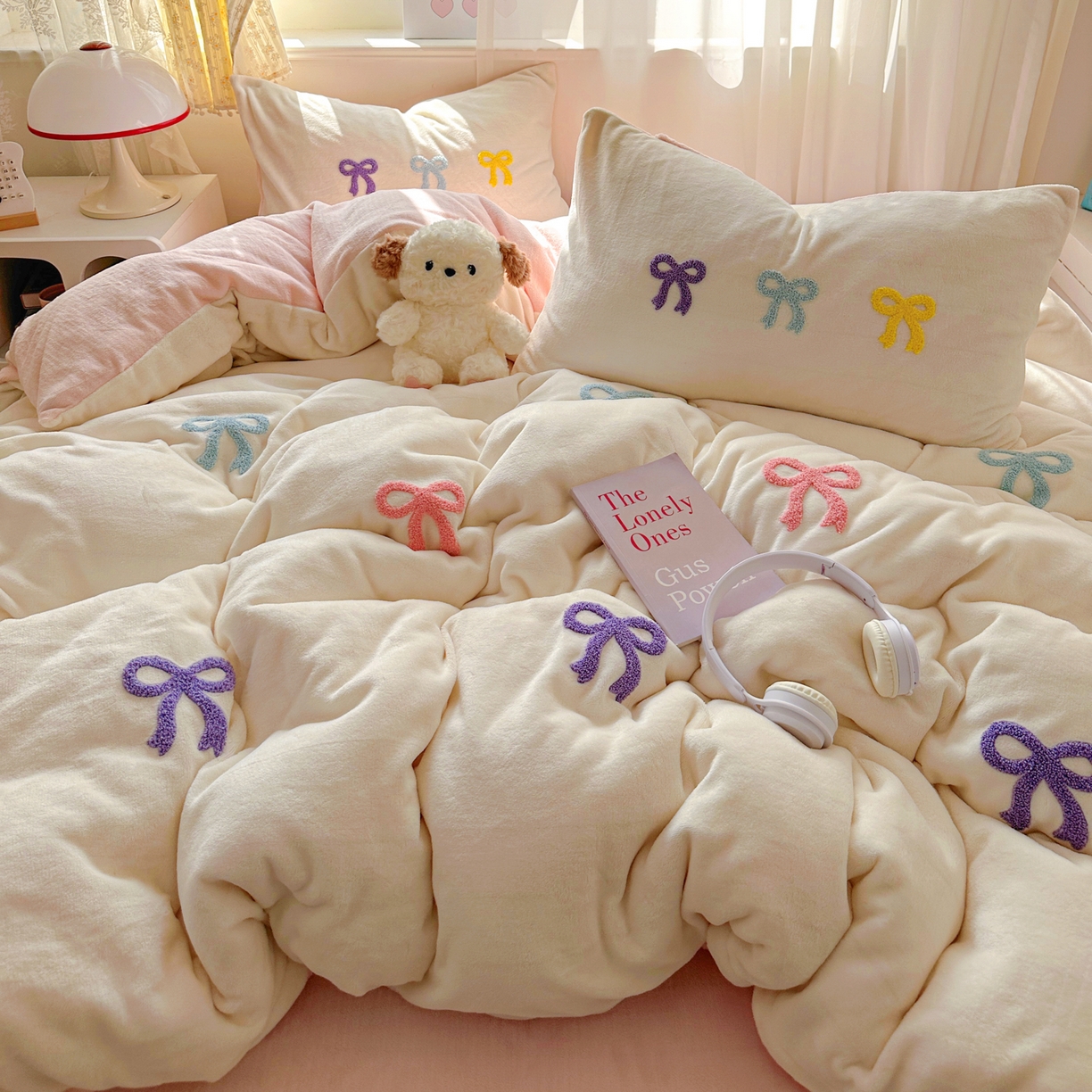 91家纺网 家纺一手货源 找家纺 老K (原美阁） 2025新款毛巾绣牛奶绒四件套-彩色蝴蝶结 彩色蝴蝶结-芝士粉