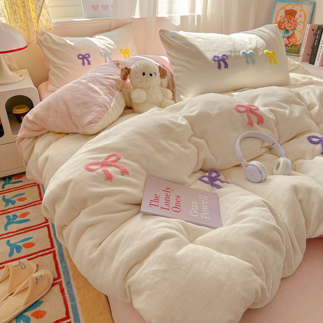 91家纺网 家纺一手货源 找家纺 老K (原美阁） 2025新款毛巾绣牛奶绒四件套-彩色蝴蝶结 彩色蝴蝶结-芝士粉