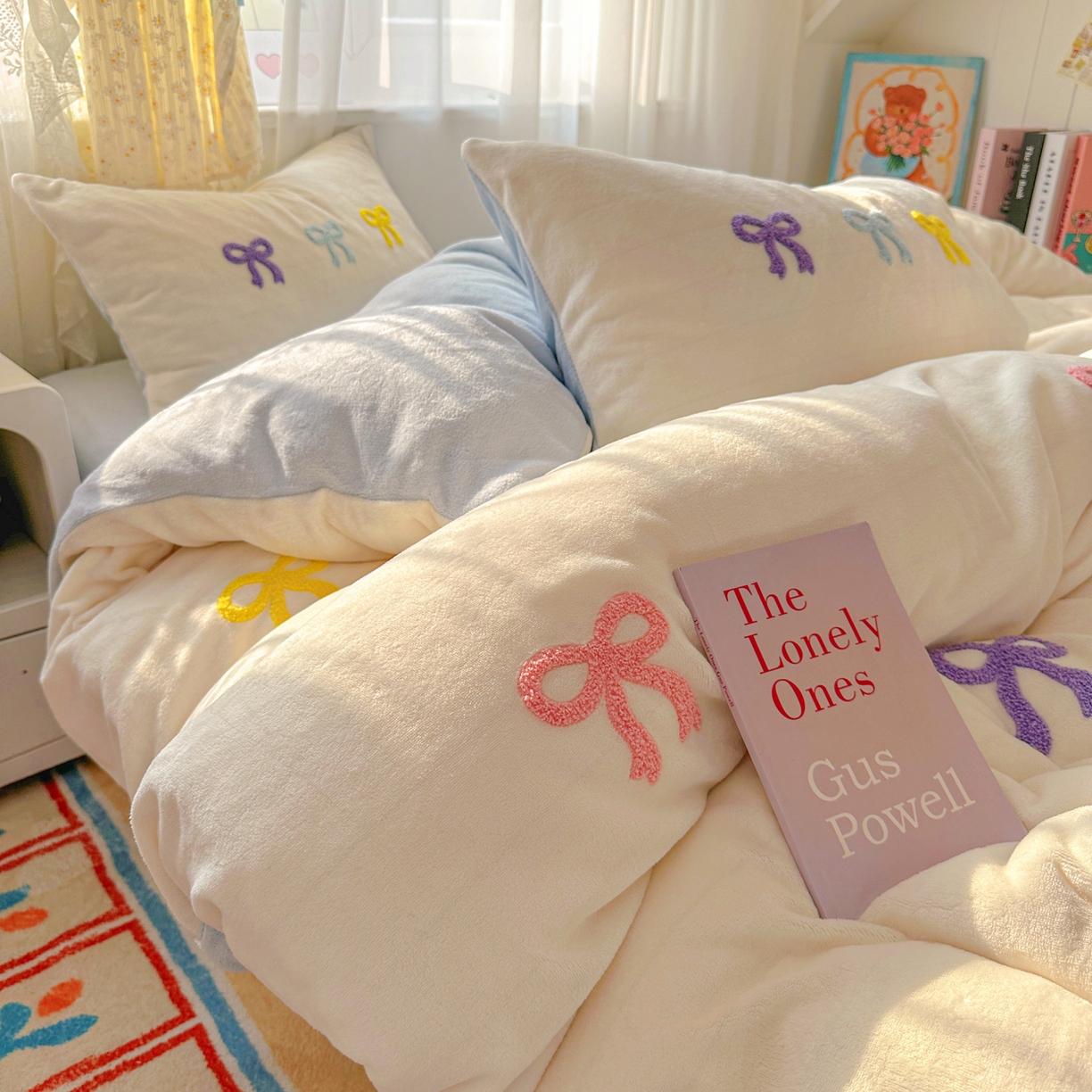 91家纺网 家纺一手货源 找家纺 老K (原美阁） 2025新款毛巾绣牛奶绒四件套-彩色蝴蝶结 彩色蝴蝶结芝士蓝