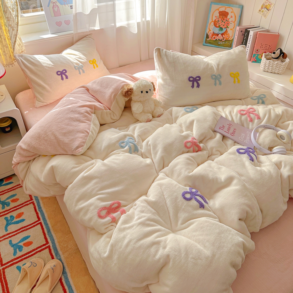 91家纺网 家纺一手货源 找家纺 （总）老K (原美阁） 2025新款毛巾绣牛奶绒四件套-彩色蝴蝶结