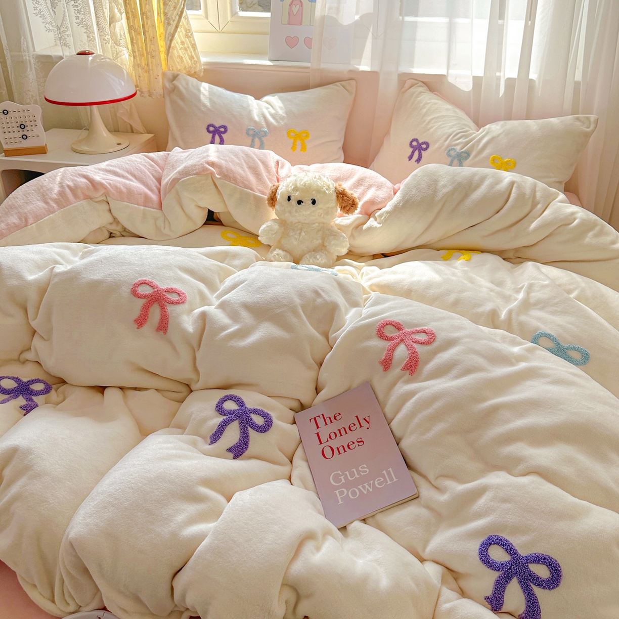 91家纺网 家纺一手货源 找家纺 老K (原美阁） 2025新款毛巾绣牛奶绒四件套-彩色蝴蝶结 彩色蝴蝶结-芝士粉