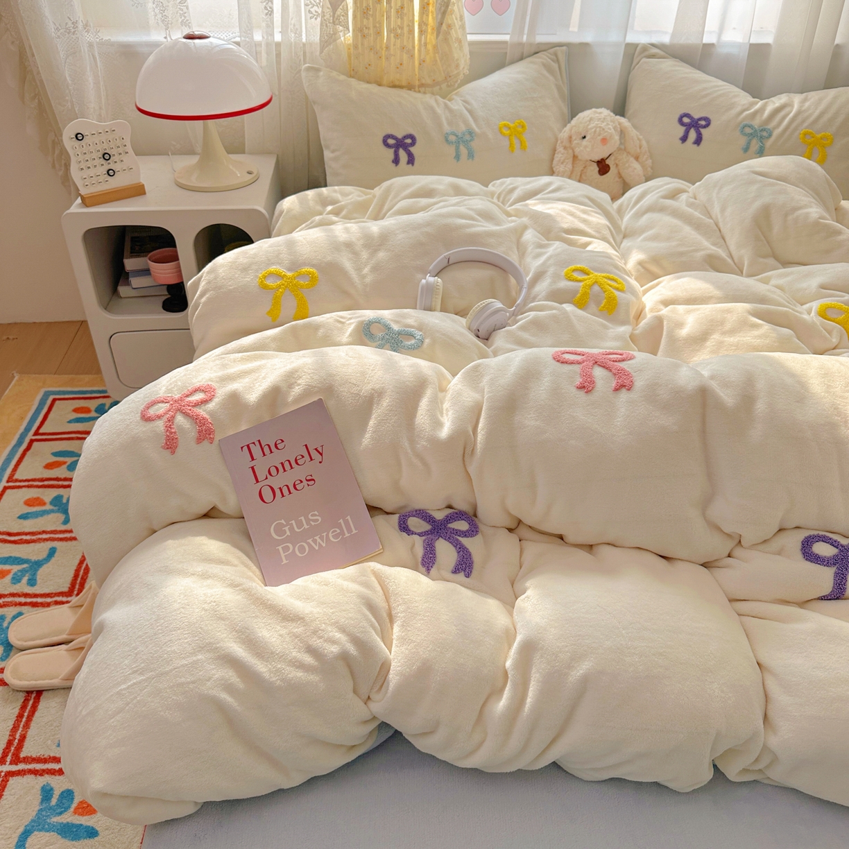 91家纺网 家纺一手货源 找家纺 老K (原美阁） 2025新款毛巾绣牛奶绒四件套-彩色蝴蝶结 彩色蝴蝶结芝士蓝