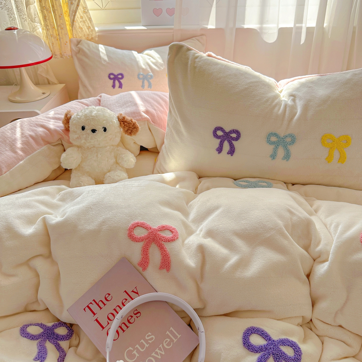 91家纺网 家纺一手货源 找家纺 老K (原美阁） 2025新款毛巾绣牛奶绒四件套-彩色蝴蝶结 彩色蝴蝶结-芝士粉