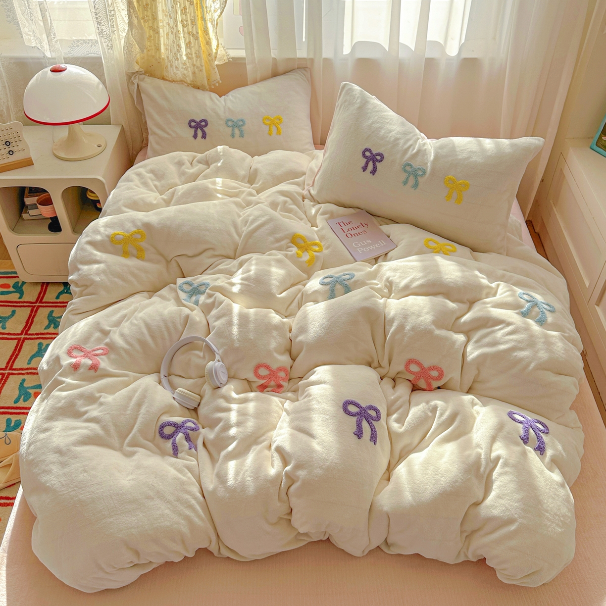 91家纺网 家纺一手货源 找家纺 （总）老K (原美阁） 2025新款毛巾绣牛奶绒四件套-彩色蝴蝶结