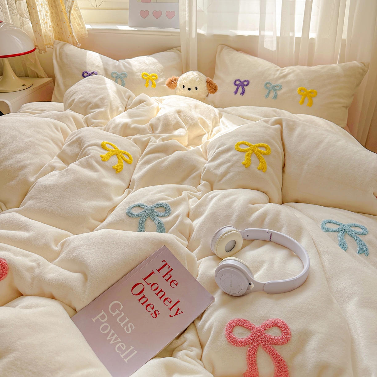 91家纺网 家纺一手货源 找家纺 （总）老K (原美阁） 2025新款毛巾绣牛奶绒四件套-彩色蝴蝶结