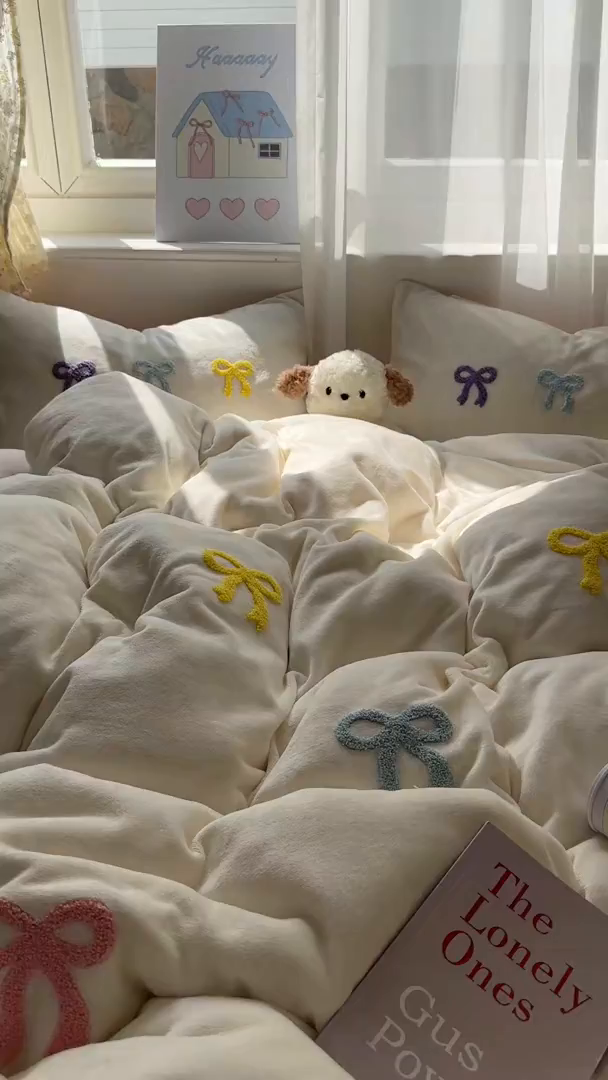 91家纺网 家纺一手货源 找家纺 （总）老K (原美阁） 2025新款毛巾绣牛奶绒四件套-彩色蝴蝶结