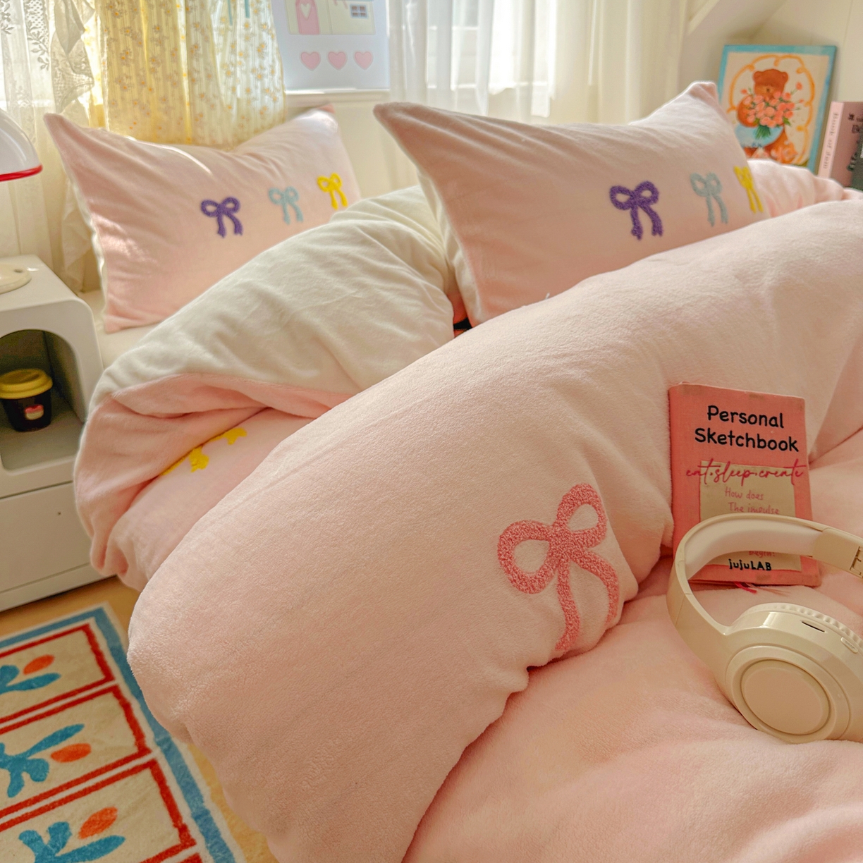 91家纺网 家纺一手货源 找家纺 老K (原美阁） 2025新款毛巾绣牛奶绒四件套-彩色蝴蝶结 彩色蝴蝶结 少女粉