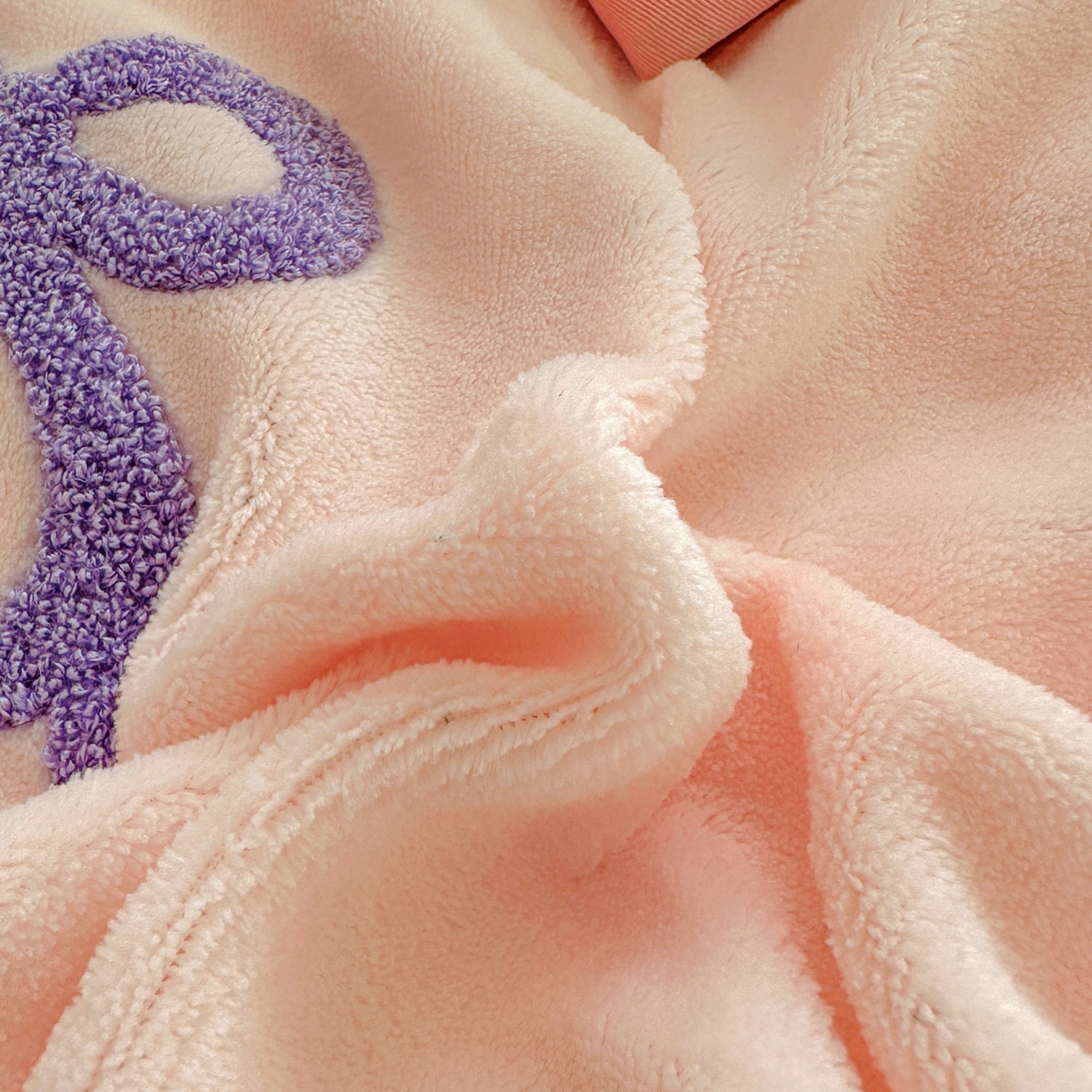 91家纺网 家纺一手货源 找家纺 老K (原美阁） 2025新款毛巾绣牛奶绒四件套-彩色蝴蝶结 彩色蝴蝶结 少女粉