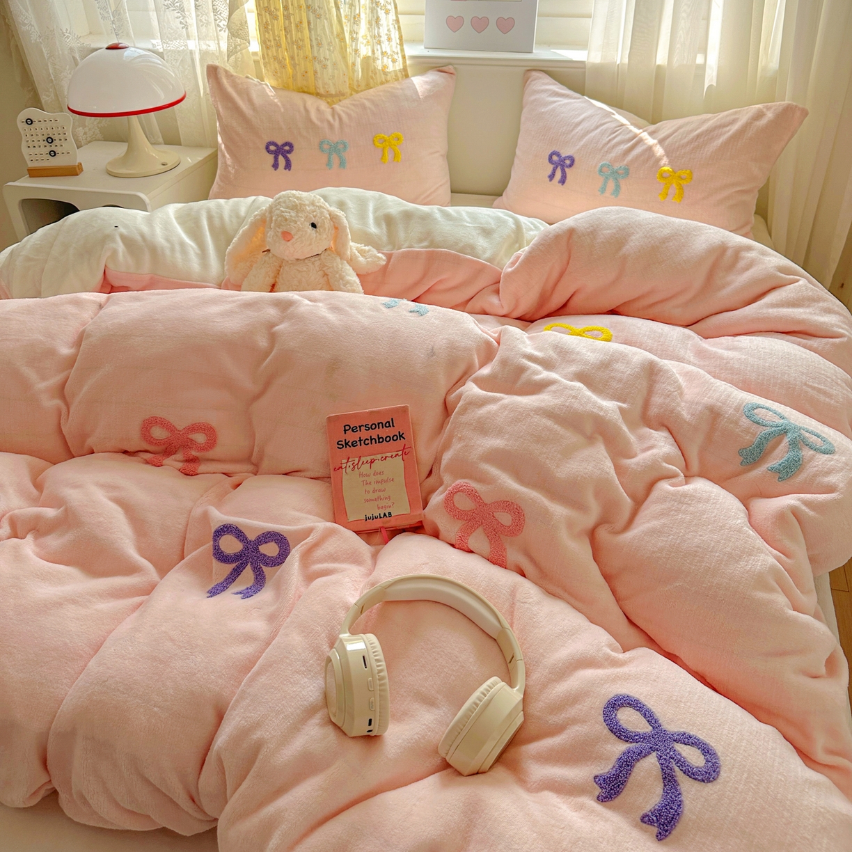 91家纺网 家纺一手货源 找家纺 老K (原美阁） 2025新款毛巾绣牛奶绒四件套-彩色蝴蝶结 彩色蝴蝶结 少女粉