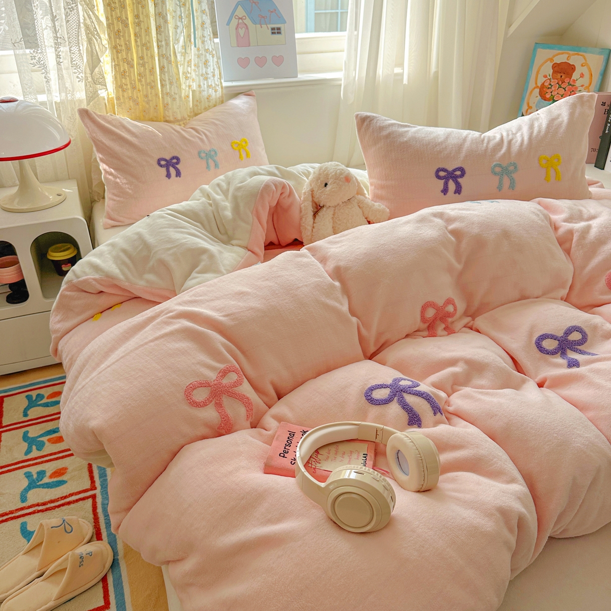 91家纺网 家纺一手货源 找家纺 老K (原美阁） 2025新款毛巾绣牛奶绒四件套-彩色蝴蝶结 彩色蝴蝶结 少女粉