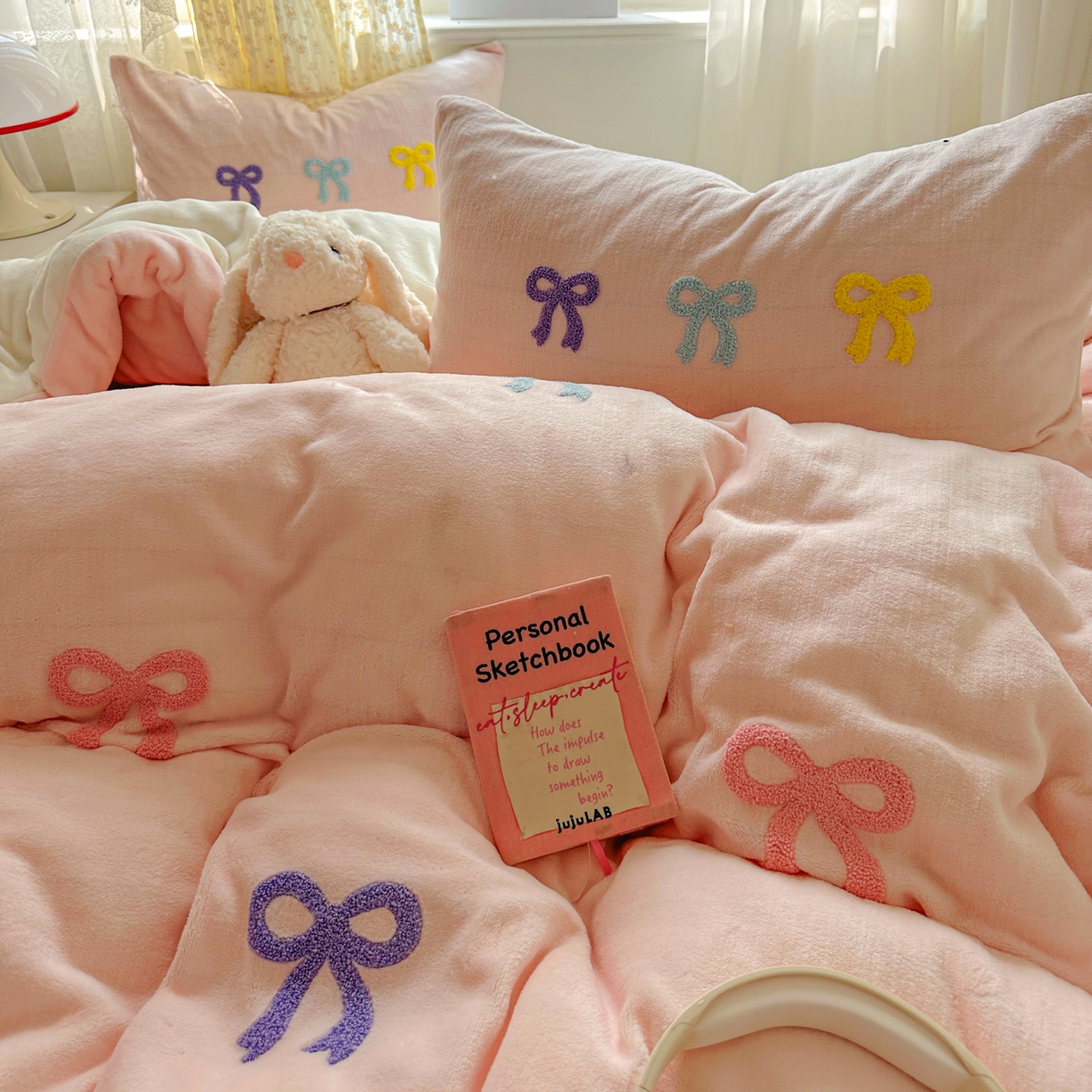 91家纺网 家纺一手货源 找家纺 老K (原美阁） 2025新款毛巾绣牛奶绒四件套-彩色蝴蝶结 彩色蝴蝶结 少女粉