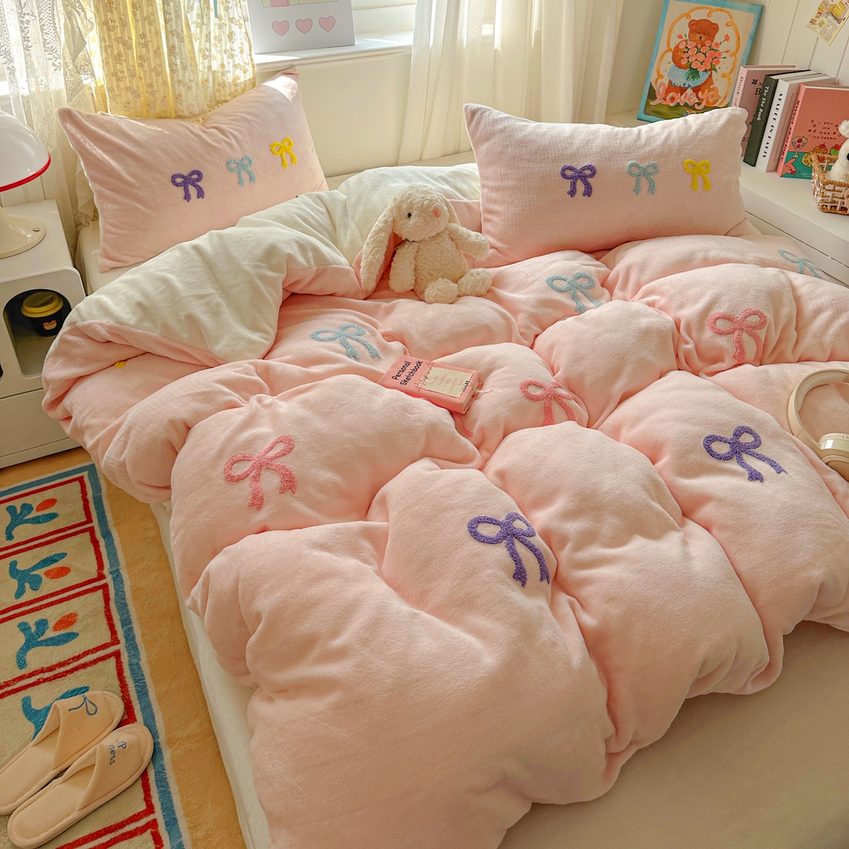 91家纺网 家纺一手货源 找家纺 老K (原美阁） 2025新款毛巾绣牛奶绒四件套-彩色蝴蝶结 彩色蝴蝶结 少女粉