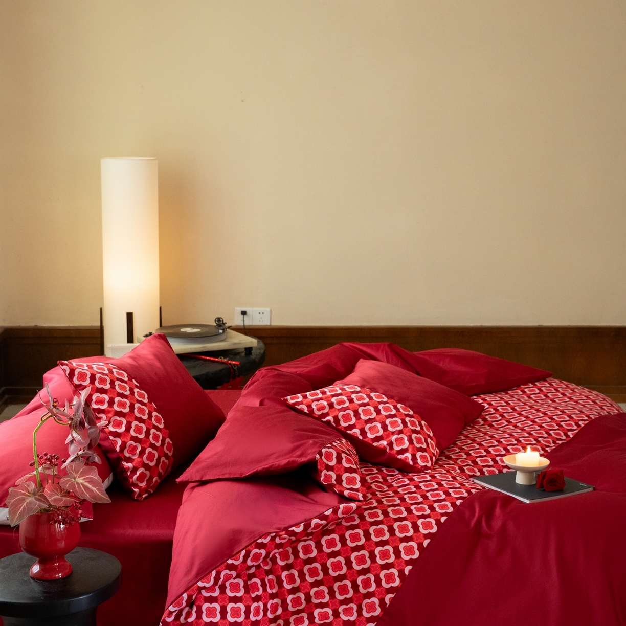 91家纺网 家纺一手货源 找家纺 （总）121 【贡缎刺绣四件套】2025新款婚庆系列定制款（婚庆系列-欢喜奢红蜜语）100S长绒棉贡缎专供厂家（会员 -20   控价标准 318 加大338）