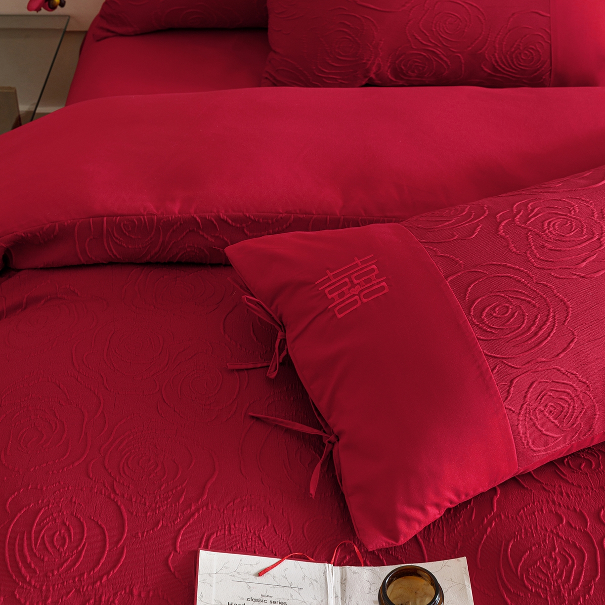 91家纺网 家纺一手货源 找家纺 苏源家居 2025新款色织提花玫瑰系列四件套 玫瑰有喜