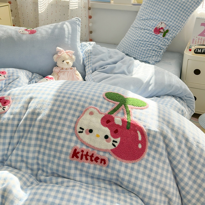 91家纺网 家纺一手货源 找家纺 星禾优选 2025新款高克重牛奶绒毛巾绣四件套 樱桃蓝猫