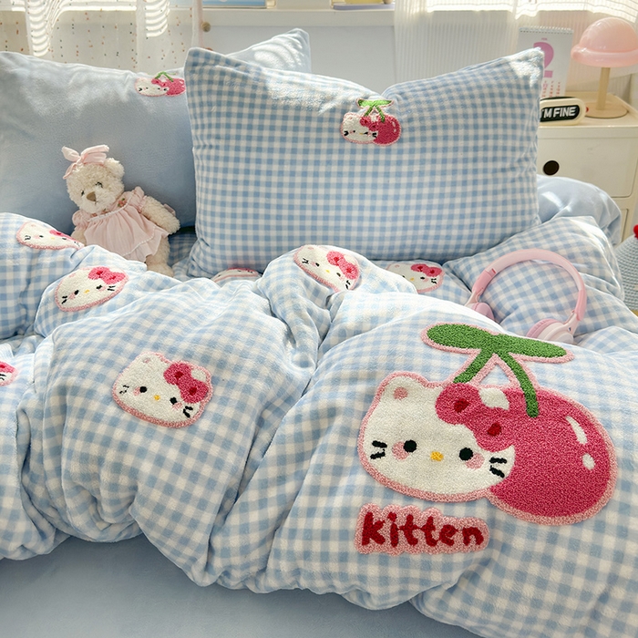 91家纺网 家纺一手货源 找家纺 星禾优选 2025新款高克重牛奶绒毛巾绣四件套 樱桃蓝猫