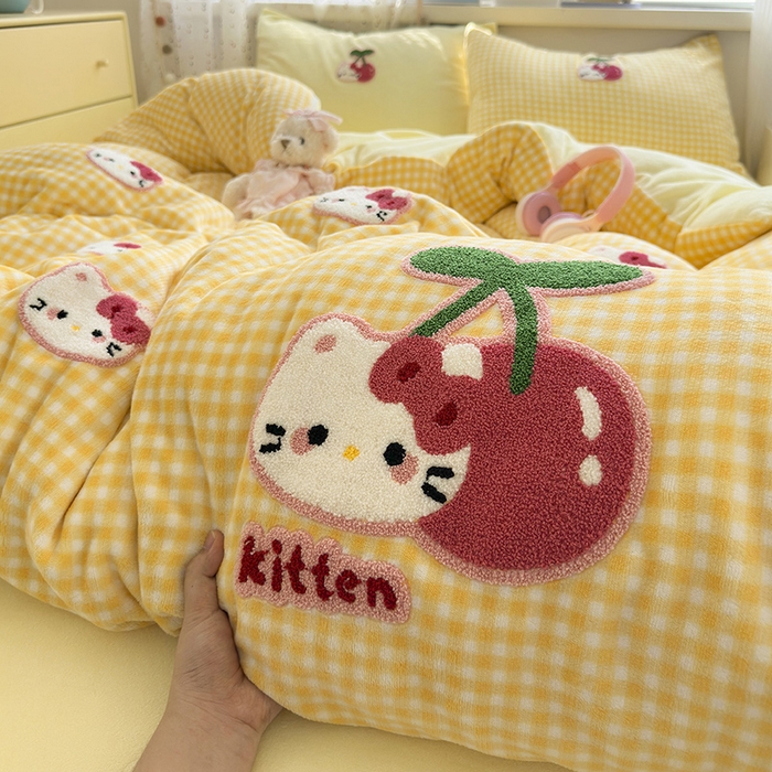 91家纺网 家纺一手货源 找家纺 星禾优选 2025新款高克重牛奶绒毛巾绣四件套 樱桃黄猫